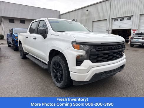 Used 2023 Chevrolet Silverado 1500 Custom image 3