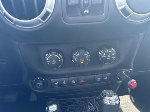 Used 2016 Jeep Wrangler Unlimited Rubicon AWD/4WD image 19