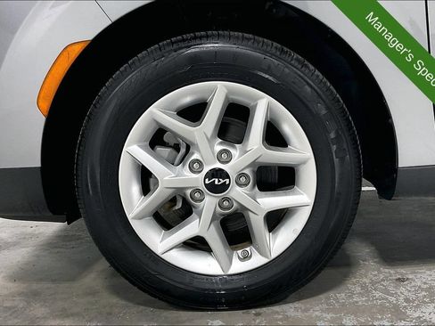 Used 2025 Kia Soul LX FWD image 10