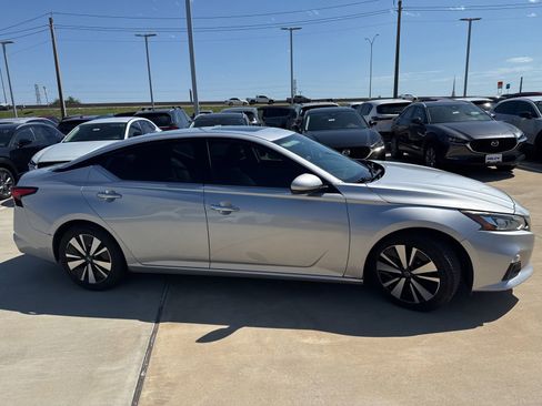 Used 2019 Nissan Altima 2.5 SL FWD image 7