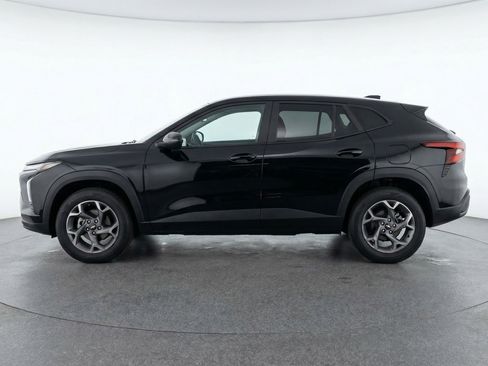 Used 2025 Chevrolet Trax LT image 5
