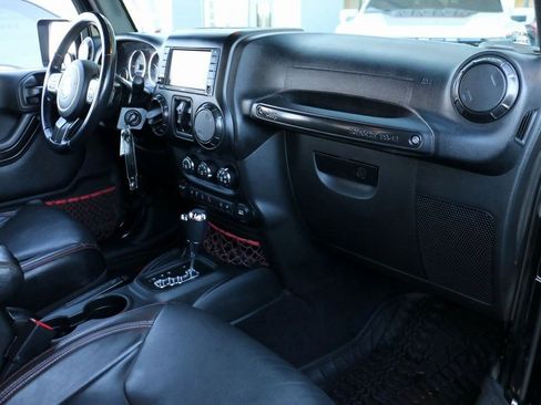 Used 2017 Jeep Wrangler Unlimited Rubicon image 31