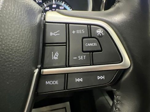 Used 2023 Toyota Highlander XLE AWD/4WD image 21