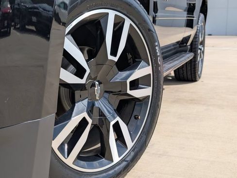 Used 2020 Chevrolet Tahoe Premier RWD image 2