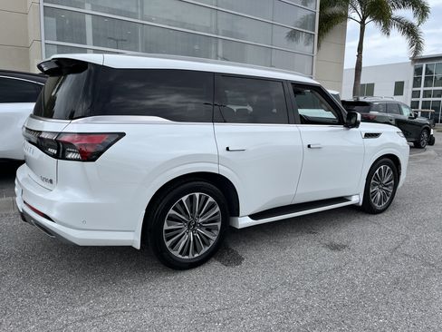 Certified 2026 INFINITI QX80 Luxe w/ Cargo Package AWD/4WD image 10