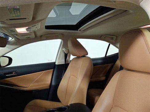 Used 2018 Lexus IS 300 AWD image 16