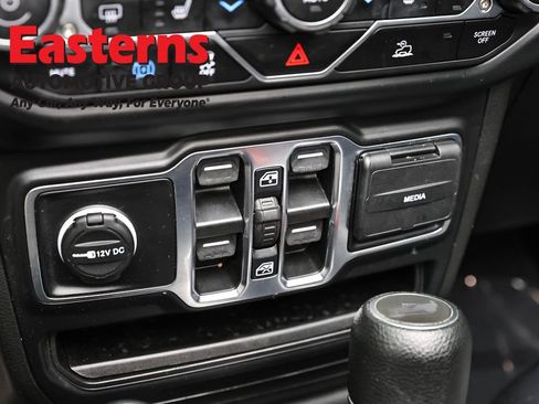 Used 2023 Jeep Wrangler Unlimited w/ Sun & Screen Package image 21