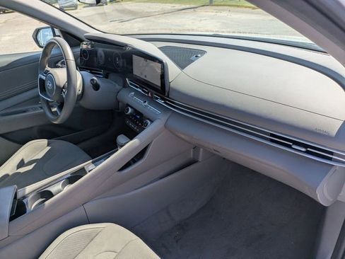 Used 2025 Hyundai Elantra SEL FWD image 36