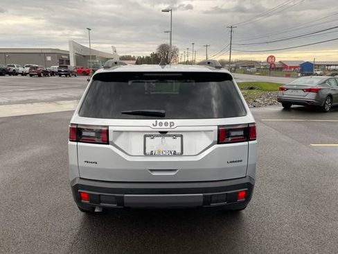 Used 2026 Jeep Cherokee Laredo AWD/4WD image 6