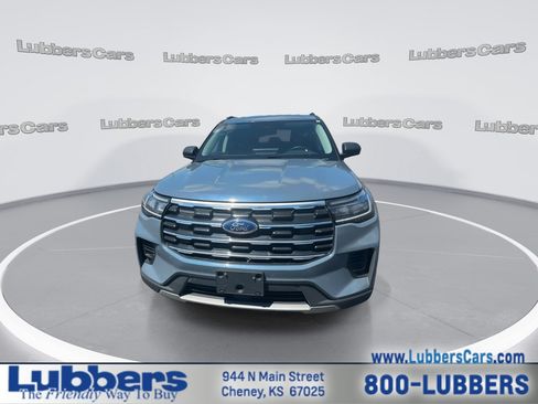 Used 2025 Ford Explorer Active AWD/4WD image 3