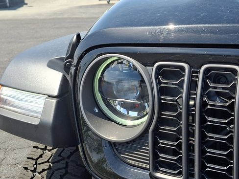 Used 2026 Jeep Gladiator Mojave AWD/4WD image 11