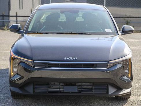 New 2026 Kia K4 LXS image 3