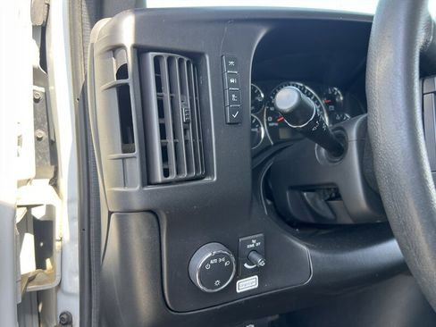 Used 2021 GMC Savana 3500 Extended w/ Power Convenience Package RWD image 12