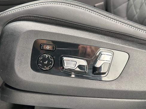 Used 2026 BMW X7 M60i AWD/4WD image 12