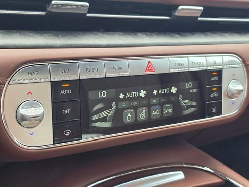 Used 2023 Genesis G90 3.5T AWD/4WD image 29