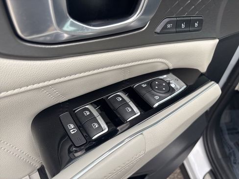 Used 2023 Kia Sorento SX image 10