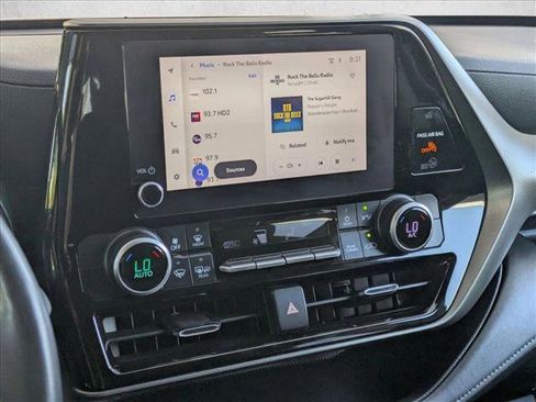 Used 2024 Toyota Highlander LE image 14