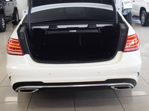 Used 2014 Mercedes-Benz E 550 4MATIC Sedan image 16