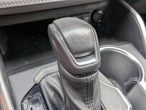 Used 2021 Toyota Highlander XLE AWD/4WD image 11