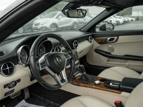 Used 2014 Mercedes-Benz SLK 250 w/ Premium Package image 10