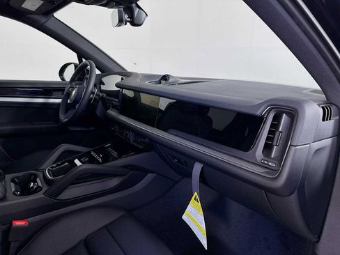 New 2026 Porsche Cayenne S image 29