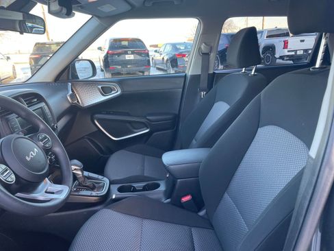 Used 2025 Kia Soul LX w/ LX Technology Package image 27
