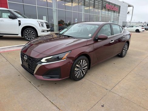 Used 2023 Nissan Altima 2.5 SV AWD/4WD image 1
