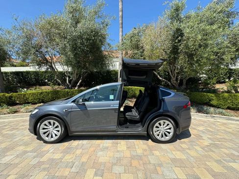 Used 2017 Tesla Model X 75D image 7