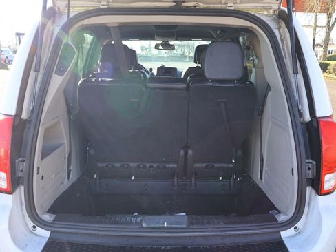 Used 2019 Dodge Grand Caravan SXT image 6