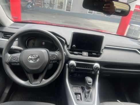 Used 2024 Toyota RAV4 XLE FWD image 9