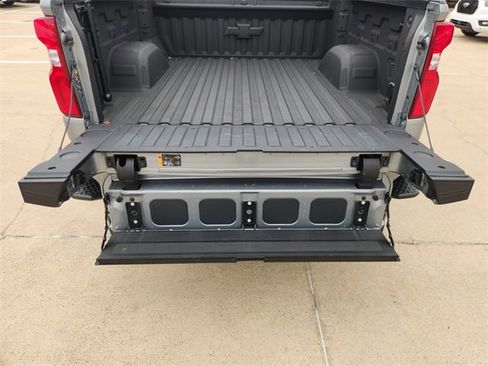 Used 2025 Chevrolet Silverado 1500 High Country w/ High Country Premium Package AWD/4WD image 34