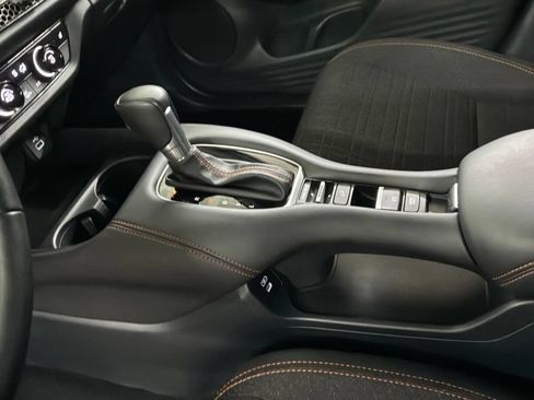 Used 2025 Honda HR-V Sport image 18