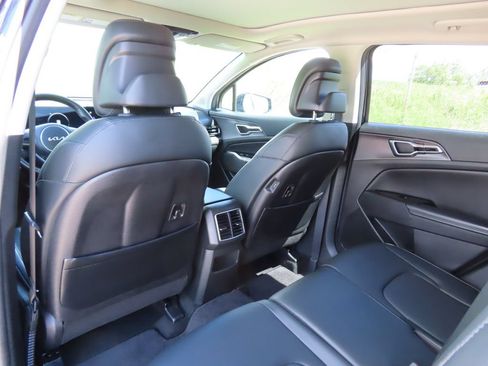 Certified 2023 Kia Sportage SX AWD/4WD image 32