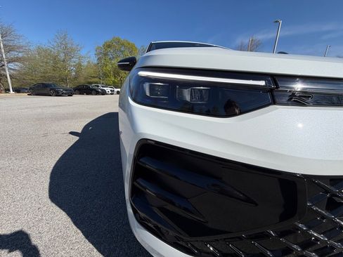 New 2026 Volkswagen Tiguan SE R-Line AWD/4WD image 24