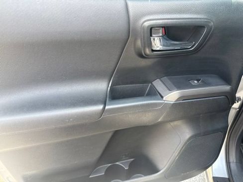Used 2016 Toyota Tacoma TRD Sport w/ Towing Package RWD image 20