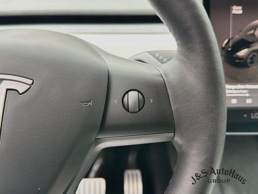 Used 2023 Tesla Model Y Performance AWD/4WD image 14