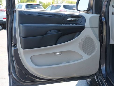 Used 2020 Dodge Grand Caravan SE w/ UConnect Hands-Free Group FWD image 14