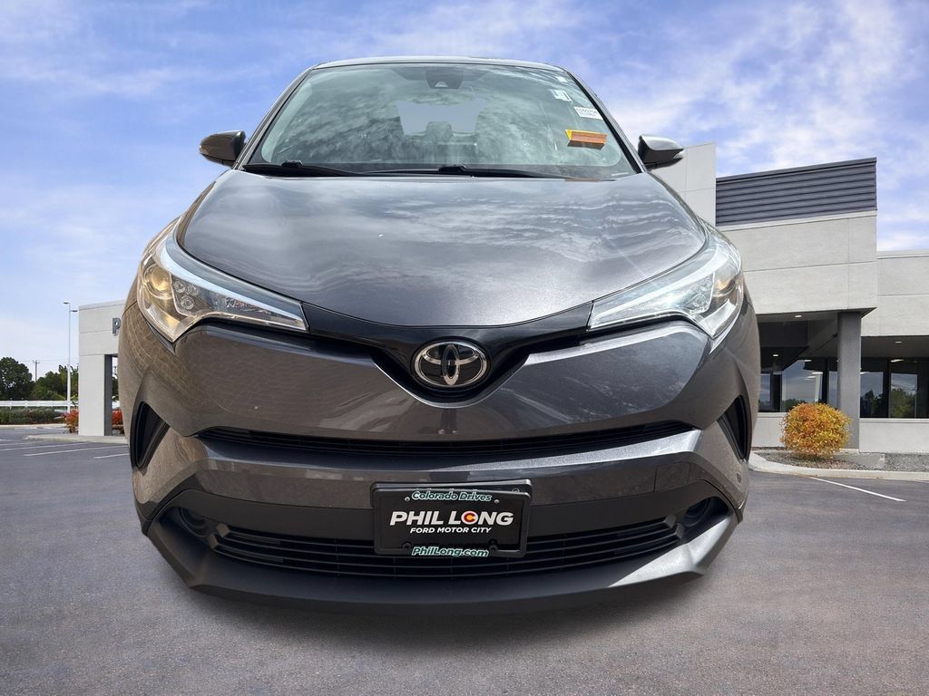 Used 2019 Toyota C-HR XLE FWD image 2
