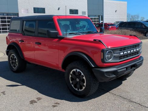 Used 2023 Ford Bronco 4-Door image 2