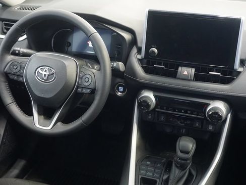 Used 2023 Toyota RAV4 XLE AWD/4WD image 28