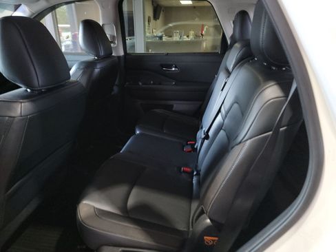 Used 2023 Nissan Pathfinder SL AWD/4WD image 13