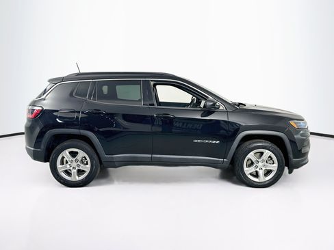 Used 2023 Jeep Compass Latitude AWD/4WD image 4
