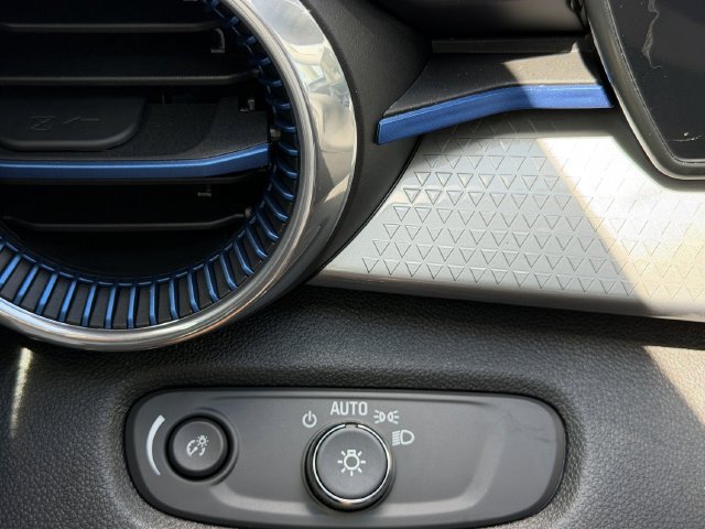 New 2026 Chevrolet Trax LT w/ Sunroof Package FWD image 31