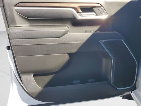 Used 2025 Chevrolet Silverado 2500 LT w/ Convenience Package image 42