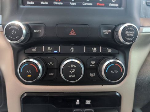 Used 2019 RAM 1500 Laramie AWD/4WD image 25