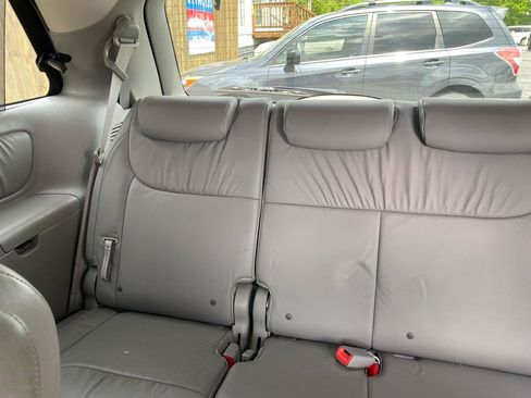 Used 2010 Toyota Sienna FWD image 12