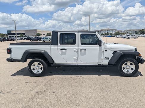 Used 2020 Jeep Gladiator Sport w/ Quick Order Package 23S AWD/4WD image 4