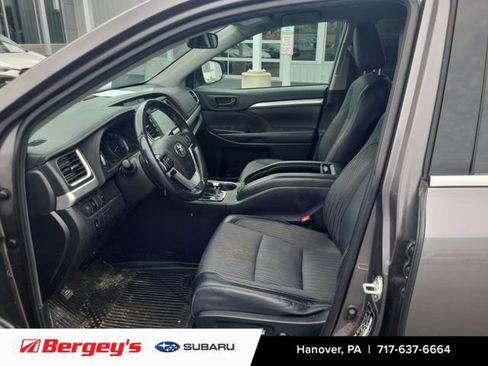 Used 2019 Toyota Highlander Plus AWD/4WD image 9