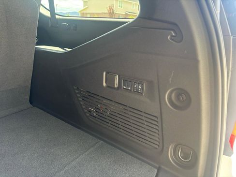 Used 2025 GMC Yukon XL Elevation w/ Elevation Premium Package image 7