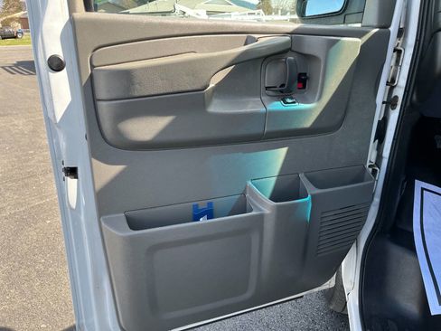 Used 2015 Chevrolet Express 2500 image 9